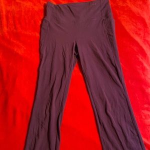 Burgundy yoga pants with pockets